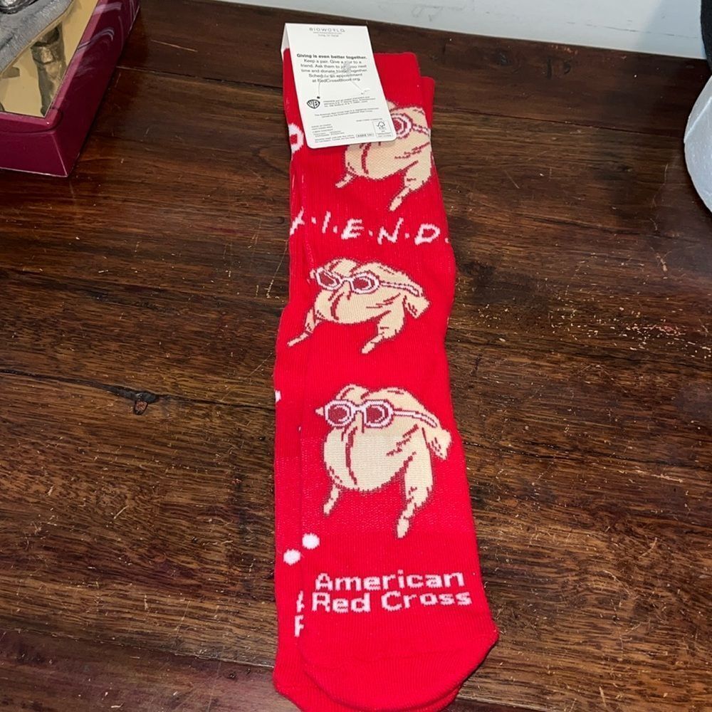 AMERICAN RED CROSS Socks‎ "FRIENDS" 1 PAIR Crew Donors Cotton NWT
